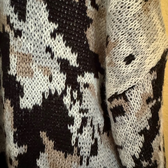 OVLA by Olive & VINE Floral Print Camo Cardigan Sweater Size Medium NWT - Picture 4 of 5